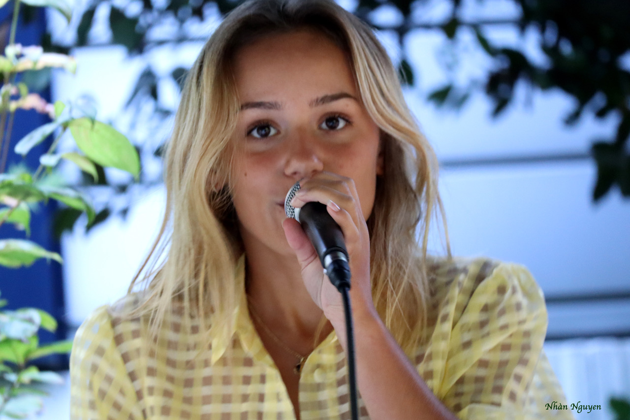Ilo chante au Mathuzar de Valence Sud