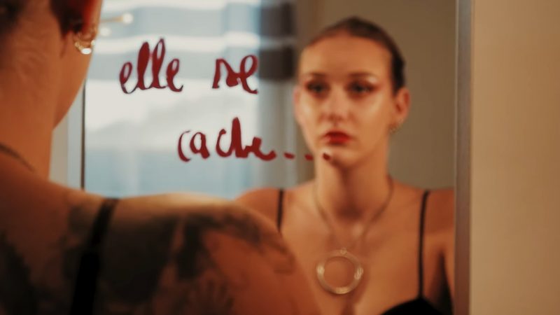 Elle se cache avec Les Tit&rsquo; Nassels