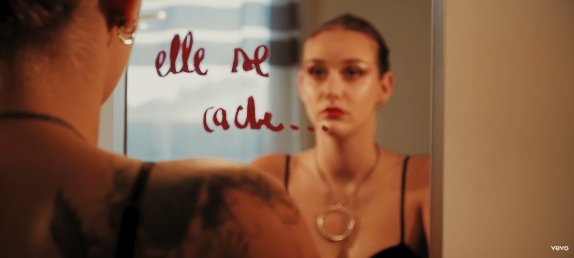 Elle se cache avec Les Tit&rsquo; Nassels