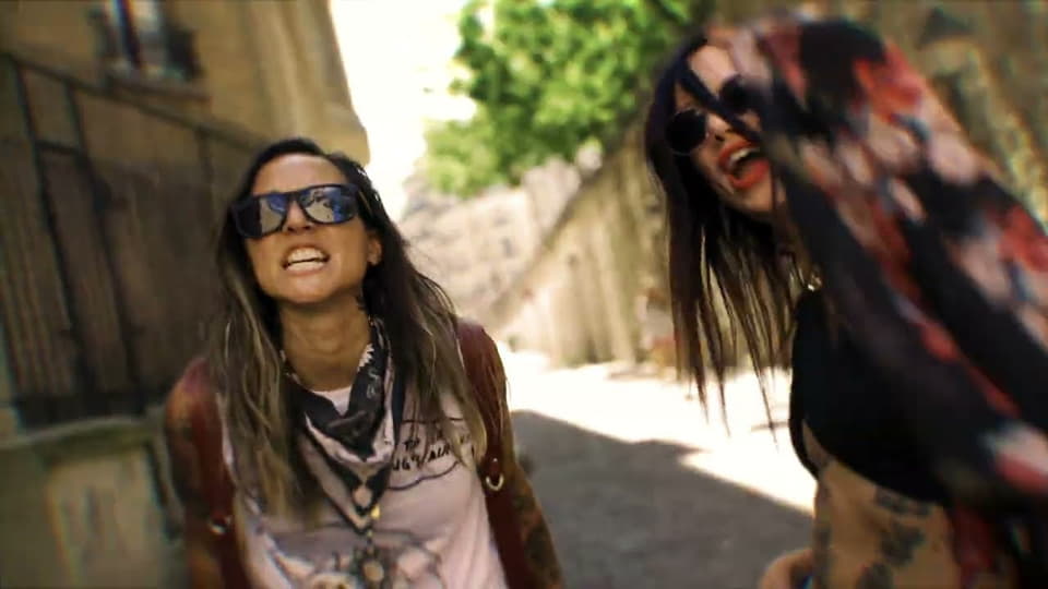 Tarah Who? & Laura Chevalier : Royal Knight [CLIP]