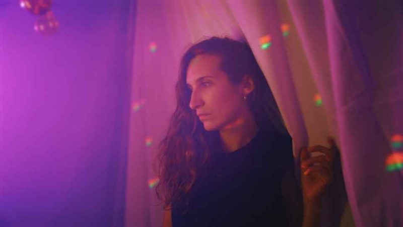 Clip&nbsp;: Adèle Coyo – J&rsquo;attends l&rsquo;été