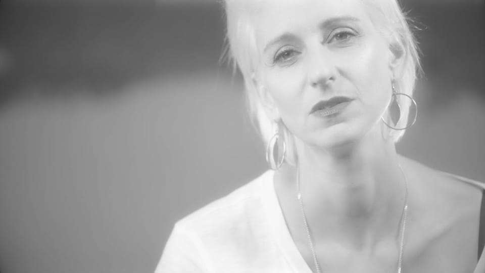 Gaëlle Buswel : Perfect Foil [CLIP]