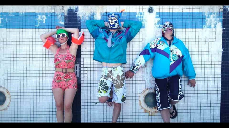 Run Ronie Run : Jumping into the pool [CLIP]