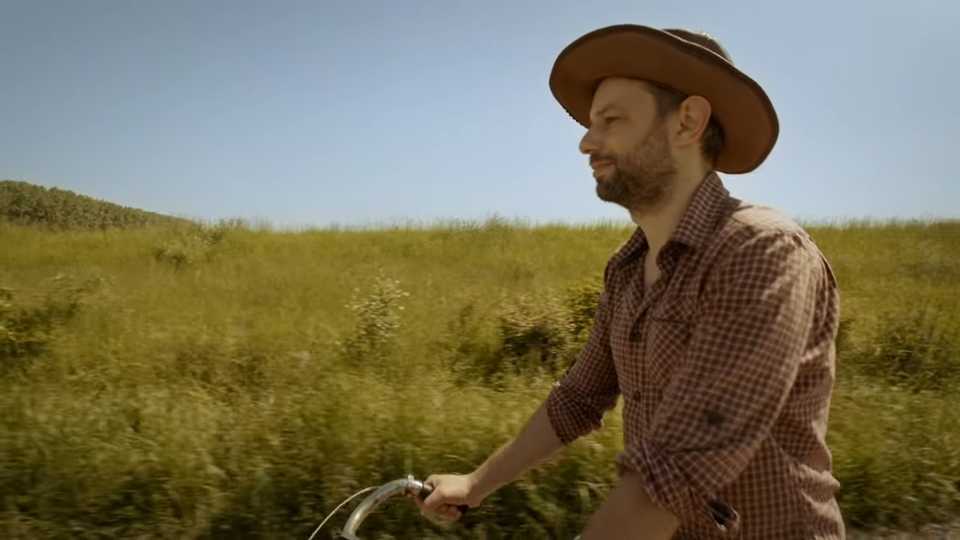 Clip : Tony Melvil – En voyage