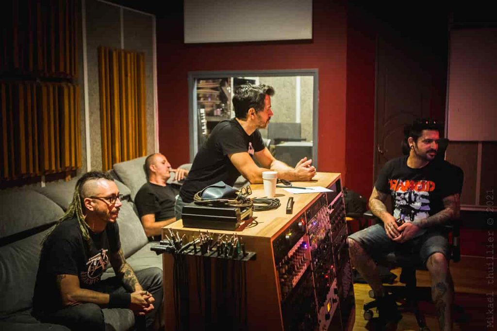 Pluto Crevé en studio