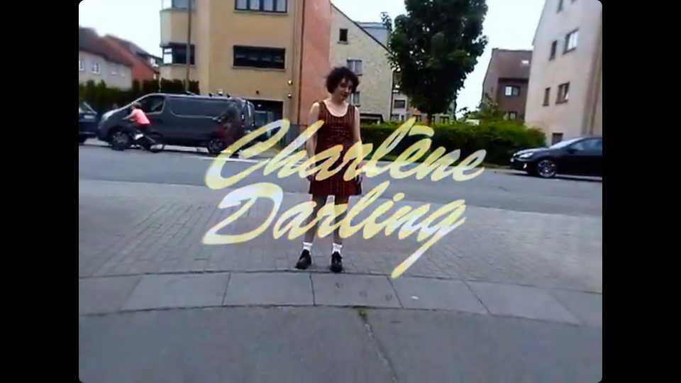 Clip : Charlène Darling – Les Gros chevaux