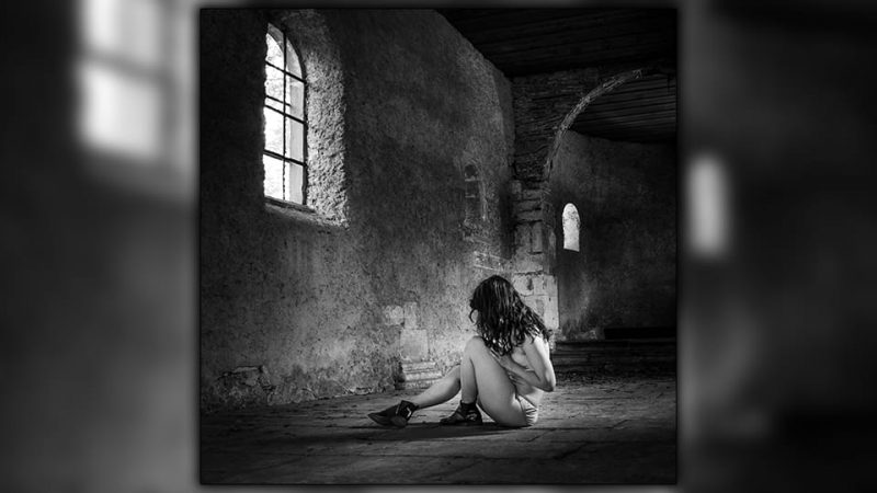 Bleu Reine présente son premier album : La Saison Fantôme