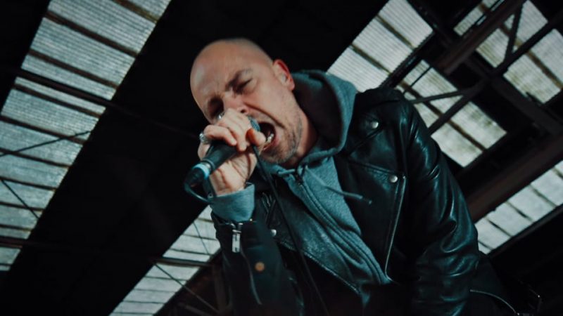 Darcy : Poings en l&rsquo;air