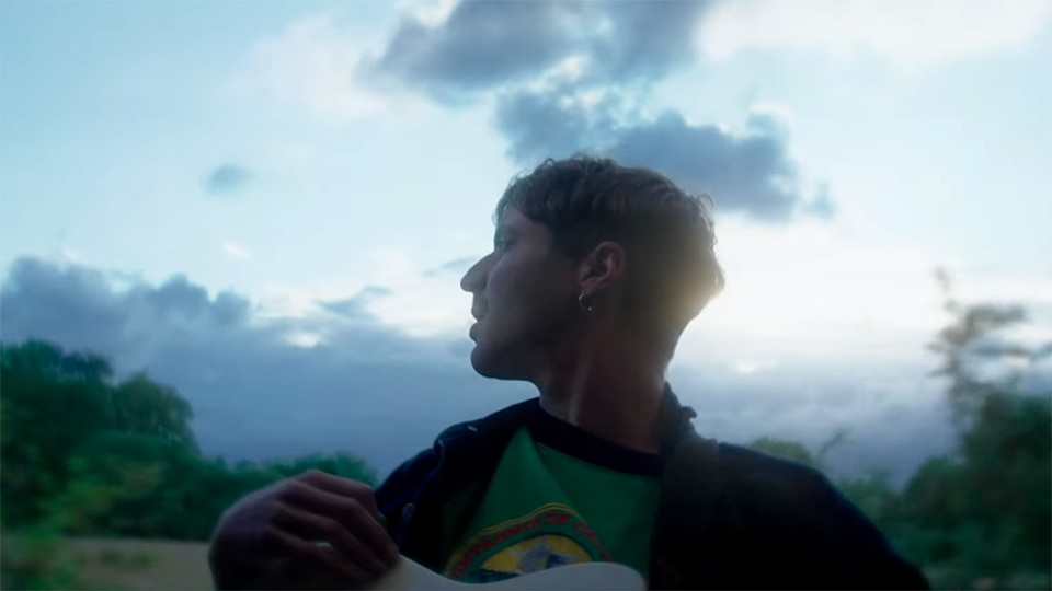 Dude Low : Polyamour [CLIP]