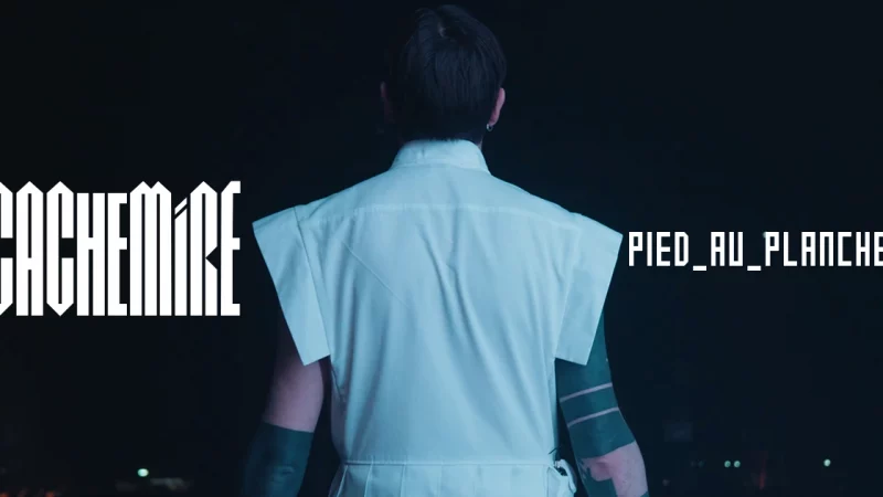 Cachemire : Pied Au Plancher